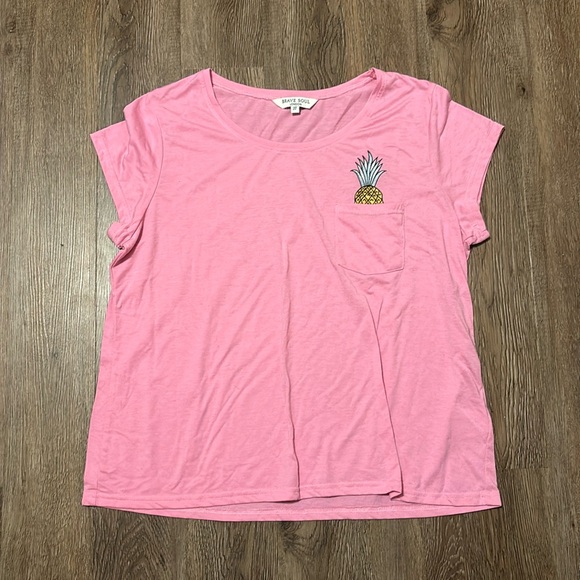 pink pineapple pocket t-shirt - Picture 1 of 5